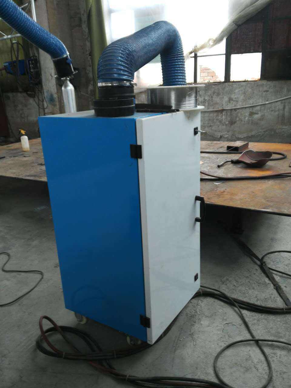 焊煙除塵器在襄陽黃工業(yè)場景中的應(yīng)用 工業(yè)移動(dòng)式焊煙凈化器解析